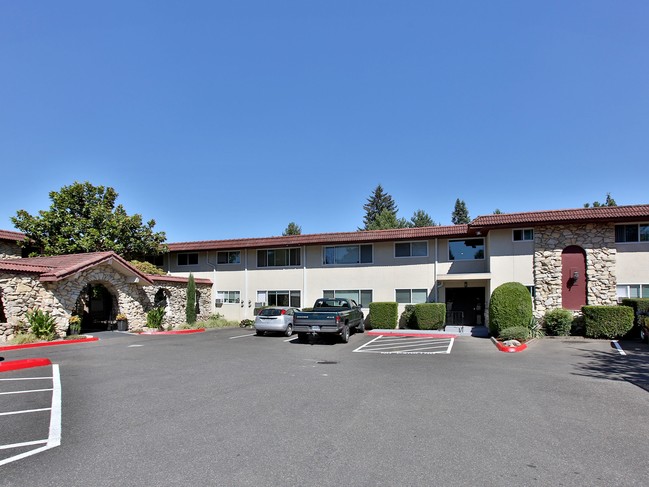 Mediterranean Manor Apartments in Beaverton, OR - Foto de edificio - Building Photo