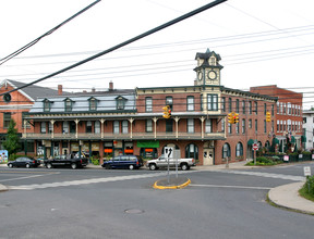 526 Main St in New Hartford, CT - Building Photo - Building Photo