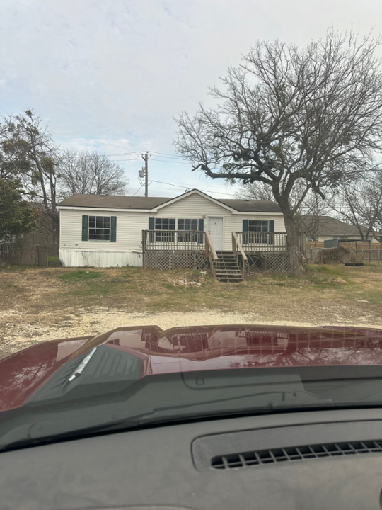 1205 W Main St in Gatesville, TX - Building Photo