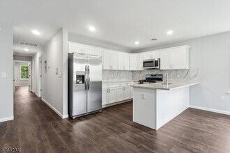 889 S 17th St in Newark, NJ - Building Photo - Building Photo