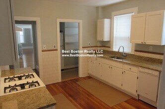 106 Highland Rd in Somerville, MA - Building Photo - Building Photo