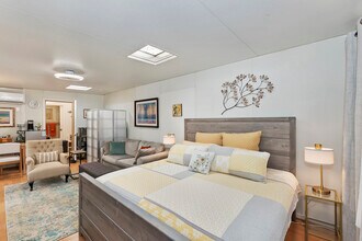 300 Entrada Dr in Santa Monica, CA - Building Photo - Building Photo