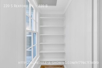220 Rexford Dr in Beverly Hills, CA - Foto de edificio - Building Photo