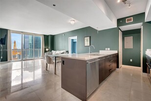 55 SE 6th St in Miami, FL - Building Photo