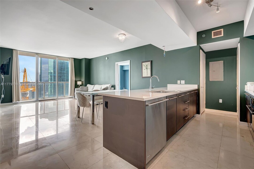 55 SE 6th St in Miami, FL - Foto de edificio