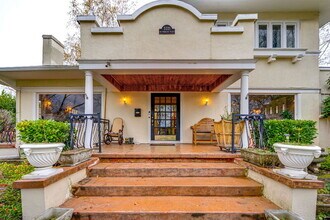 3321 NE Peerless Pl in Portland, OR - Building Photo - Building Photo