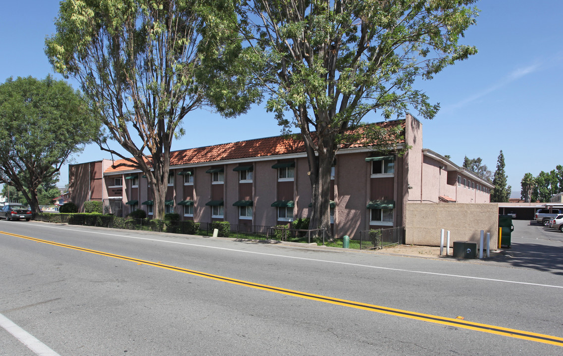 Villa Lakeshore Apartments in Lakeside, CA - Foto de edificio