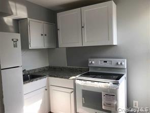 94 South St in Oyster Bay, NY - Building Photo