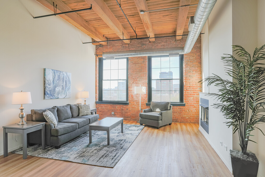 Lake Street Lofts Apartments | Chicago, IL Apartments For Rent