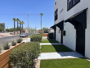 16th Ave Apartments in Phoenix, AZ - Building Photo - Building Photo