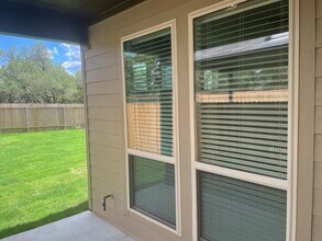 300 Staunton Dr in Leander, TX - Foto de edificio - Building Photo