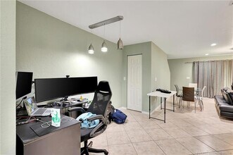 2778 SE Birmingham Dr in Stuart, FL - Foto de edificio - Building Photo