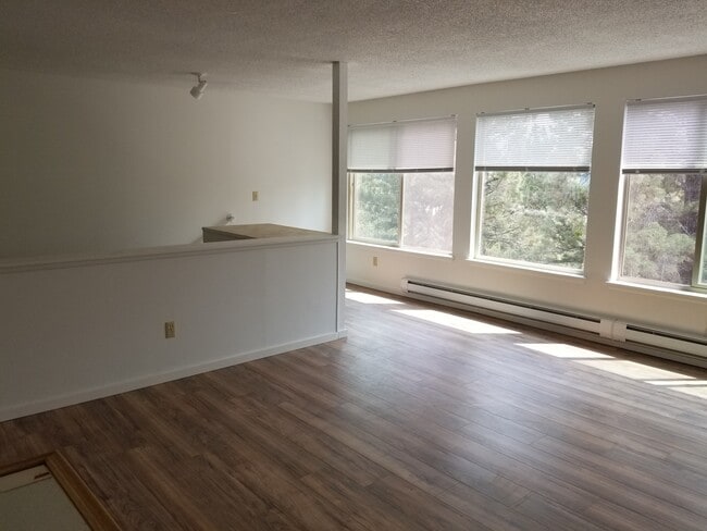 1544 NW Juniper St in Bend, OR - Building Photo - Building Photo