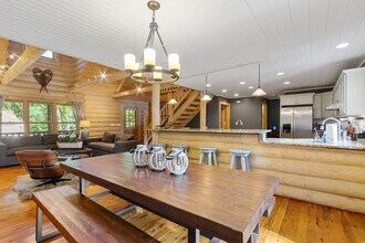 465 Sylvan Dr in Fontana-on-Geneva Lake, WI - Building Photo - Building Photo