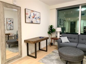 877 Francisco St, Unit 1005 in Los Angeles, CA - Building Photo - Building Photo