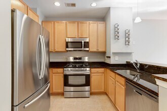 2665 Prosperity Ave, Unit 326 in Fairfax, VA - Foto de edificio - Building Photo