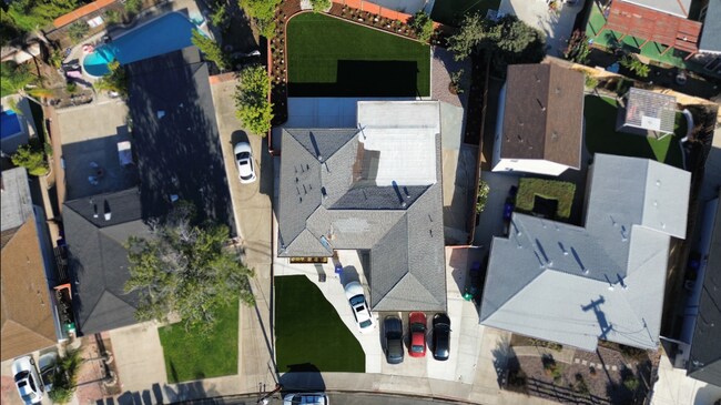 5127 E Falls View Dr in San Diego, CA - Building Photo - Building Photo