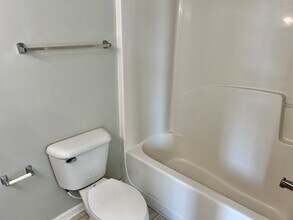 280 Swaying Pine Ct in Crestview, FL - Building Photo - Building Photo