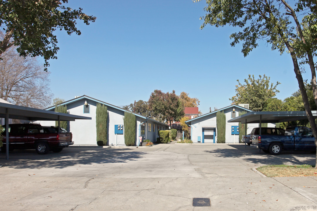 310 Center St in Hanford, CA - Building Photo