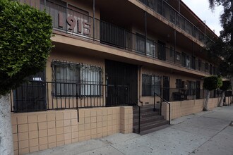 1915 W 22nd St in Los Angeles, CA - Foto de edificio - Building Photo