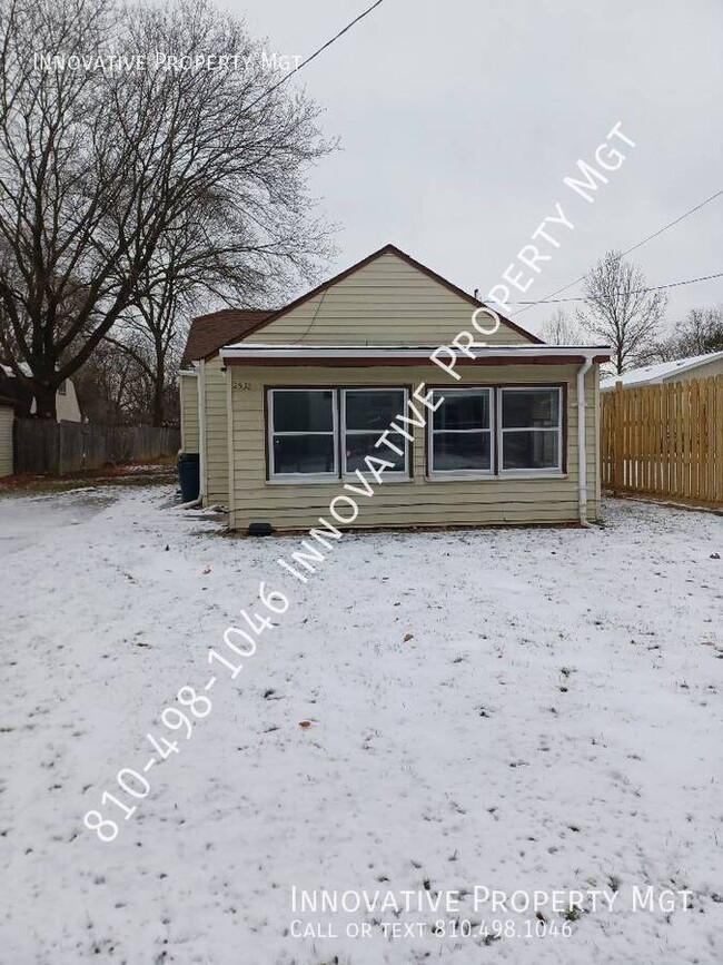 2532 Lavelle Rd in Flint, MI - Building Photo - Building Photo