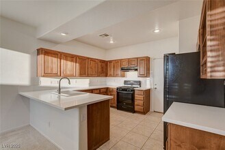 5653 Mt Athos St in North Las Vegas, NV - Building Photo - Building Photo