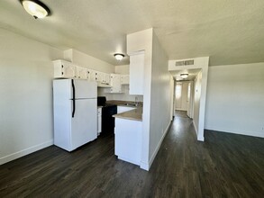 412 W Monroe Ave, Unit 23 in Las Vegas, NV - Building Photo - Building Photo