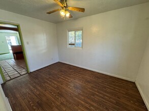 334 Charleston St SE in Albuquerque, NM - Foto de edificio - Building Photo