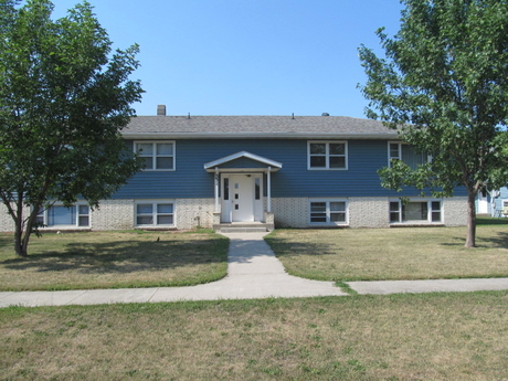 40 S 3rd Ave in Kindred, ND - Building Photo