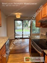 12510 NE 117th Pl in Kirkland, WA - Building Photo