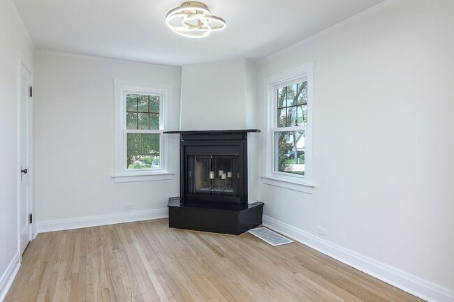 15W355 Harvard St in Elmhurst, IL - Foto de edificio - Building Photo