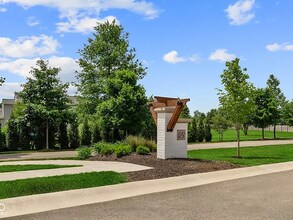 17451 Ebling Trl in Westfield, IN - Foto de edificio - Building Photo
