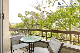 467 Arnaz Dr in Los Angeles, CA - Building Photo - Building Photo