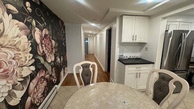 101 Sterling Ave in Yonkers, NY - Foto de edificio - Building Photo