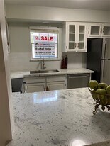 13004 Trail Hollow Dr in Houston, TX - Building Photo