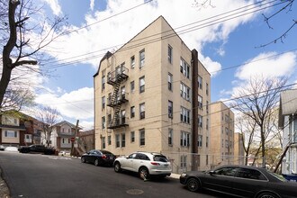 45 Avon Pl in Staten Island, NY - Building Photo - Building Photo