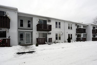 Willowbrook Apartments in Rochester, NH - Foto de edificio - Building Photo