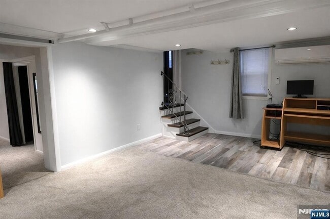 355 Elm St, Unit 3204 in Elmwood Park, NJ - Building Photo - Building Photo