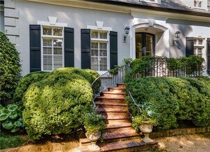 4224 E Conway Dr NW in Atlanta, GA - Building Photo - Building Photo