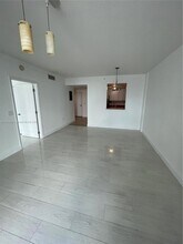 1250 S Miami Ave, Unit 1209 in Miami, FL - Building Photo - Building Photo