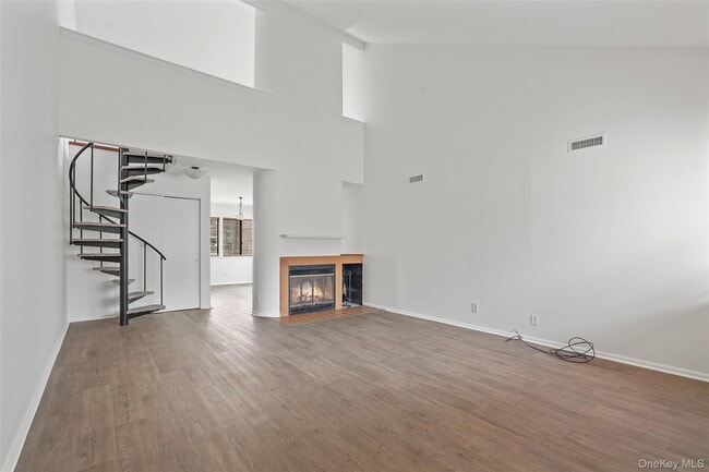 132 Stonemeadow Dr in South Salem, NY - Building Photo - Building Photo