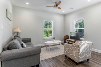 144 W 5th St, Unit Unit C in Kemah, TX - Foto de edificio - Building Photo