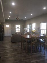 1300 W Walnut St, Unit JA in Springfield, MO - Building Photo - Building Photo