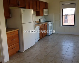 26 Hamilton Rd-Unit -2 in Brookline, MA - Foto de edificio - Building Photo