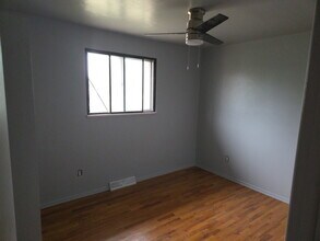 437 S Vaughn Way in Aurora, CO - Building Photo - Building Photo
