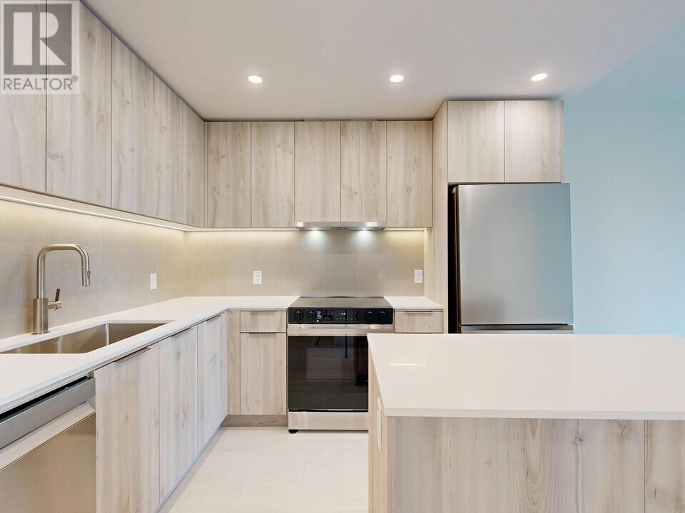 3594-3594 Malsum Dr in North Vancouver, BC - Building Photo