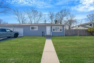 472 S Ocean Ave in Patchogue, NY - Building Photo