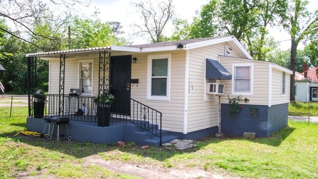 property at 1732 Telfair St