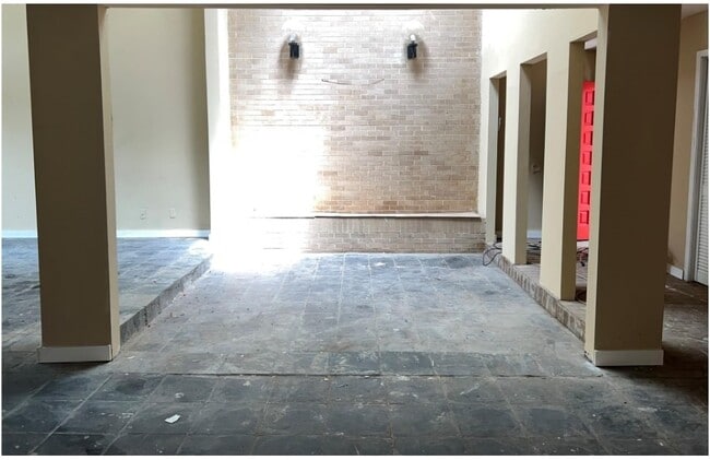 4560 Bellaire Blvd in Bellaire, TX - Building Photo - Building Photo