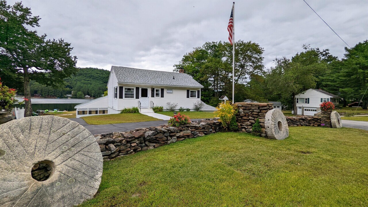 2 Starfish Ln in Gilmanton, NH - Building Photo